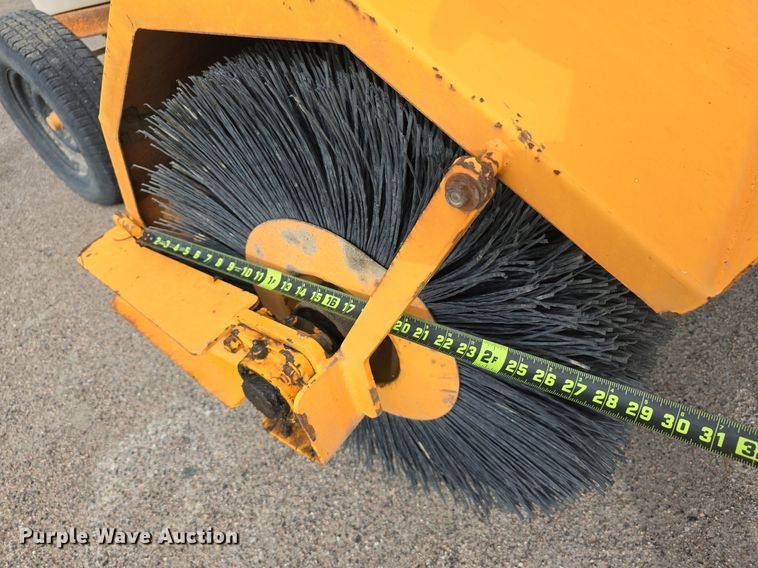 image for item EG9862 2005 Rosco RB-48 broom