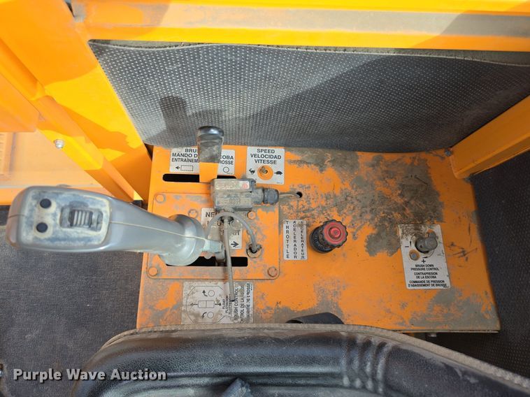 image for item EG9862 2005 Rosco RB-48 broom