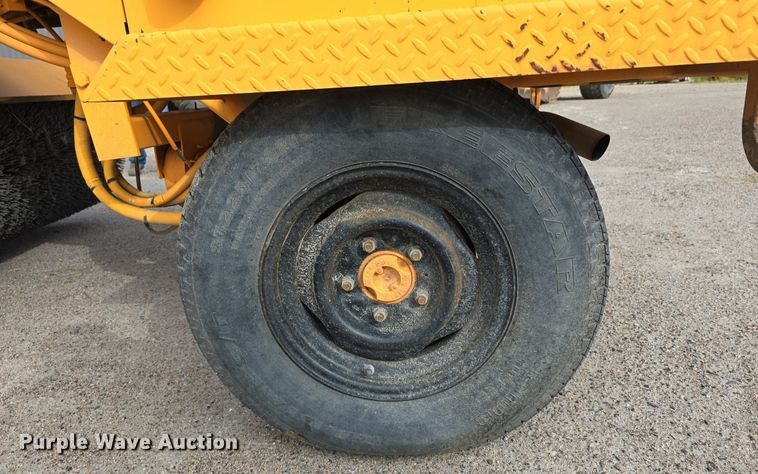 image for item EG9862 2005 Rosco RB-48 broom