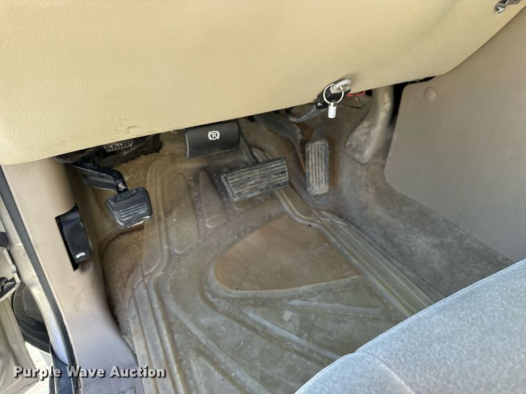 image for item EG9865 2003 Chevrolet Suburban  SUV