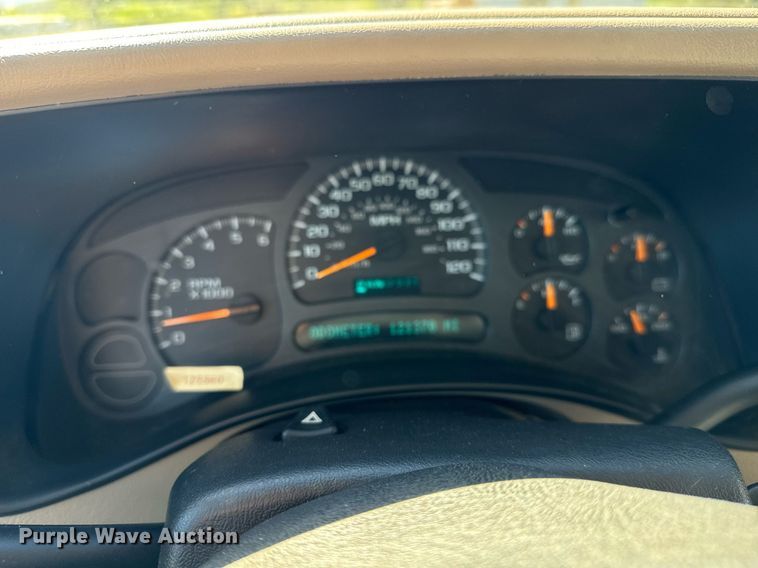 image for item EG9865 2003 Chevrolet Suburban  SUV