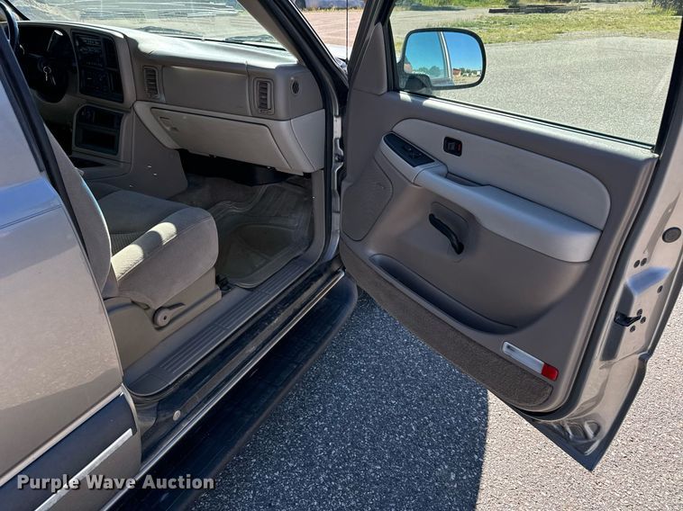 image for item EG9865 2003 Chevrolet Suburban  SUV