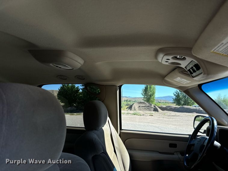 image for item EG9865 2003 Chevrolet Suburban  SUV