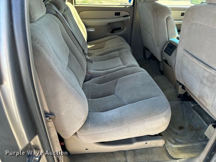 image for item EG9865 2003 Chevrolet Suburban  SUV