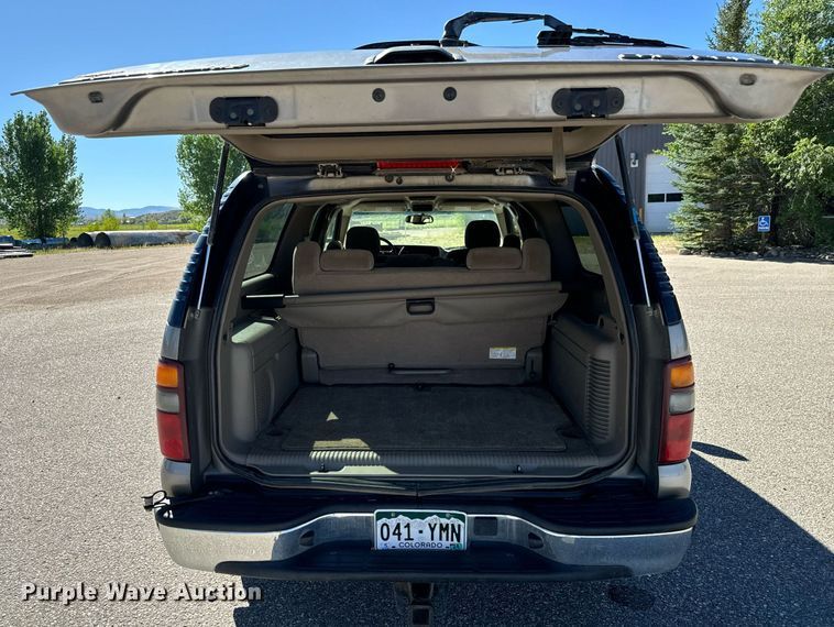 image for item EG9865 2003 Chevrolet Suburban  SUV