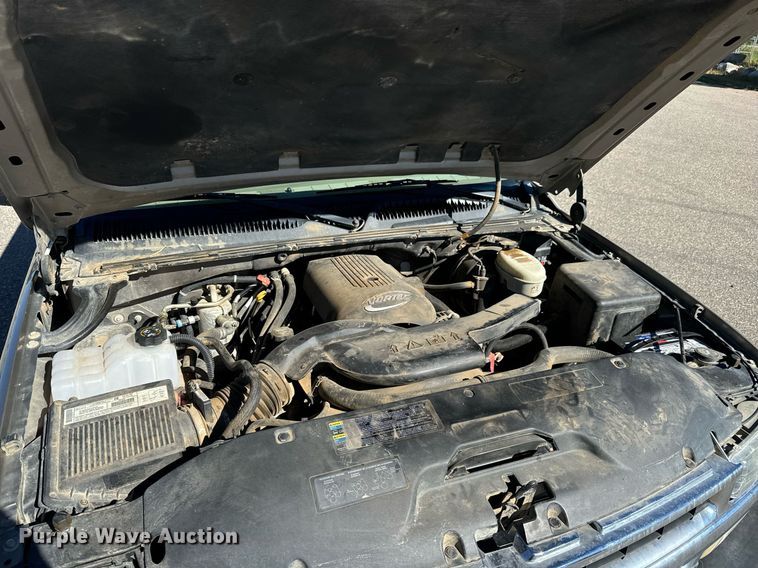 image for item EG9865 2003 Chevrolet Suburban  SUV