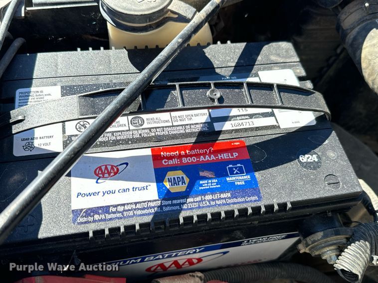 image for item EG9865 2003 Chevrolet Suburban  SUV