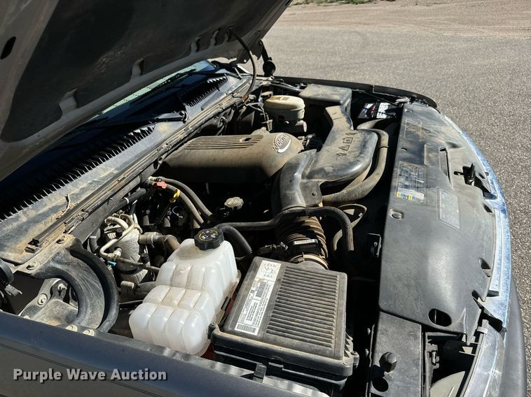 image for item EG9865 2003 Chevrolet Suburban  SUV