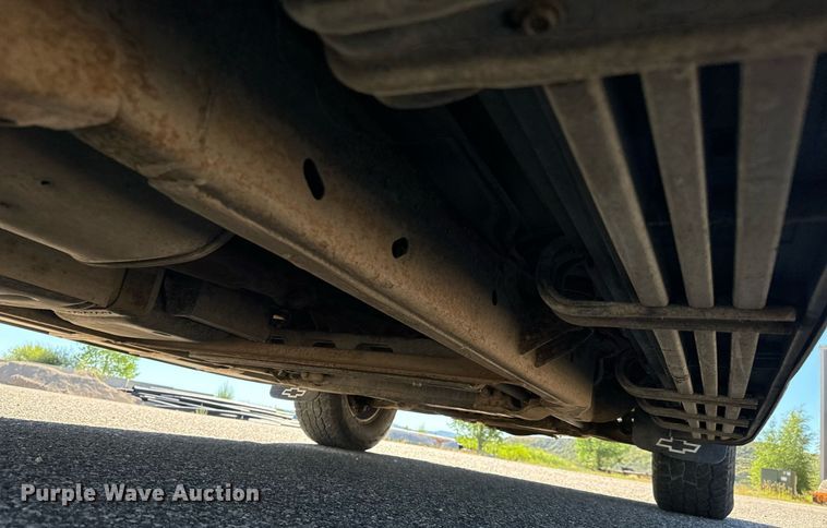 image for item EG9865 2003 Chevrolet Suburban  SUV