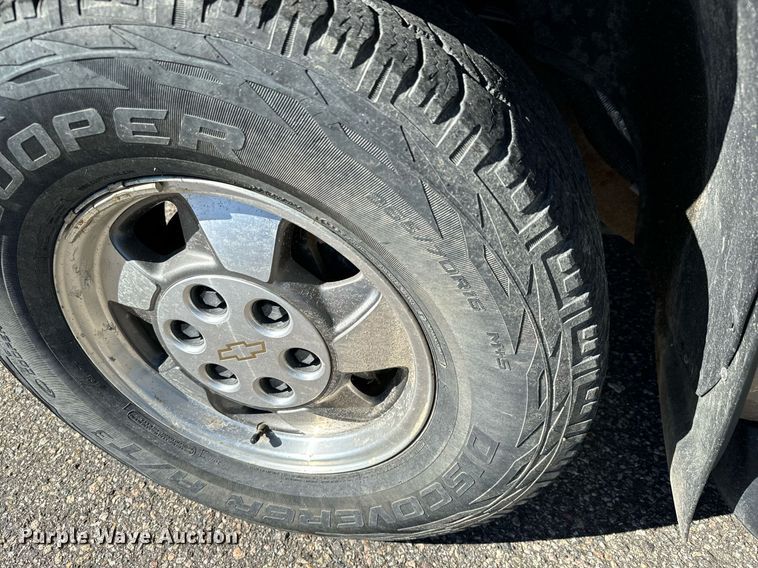 image for item EG9865 2003 Chevrolet Suburban  SUV