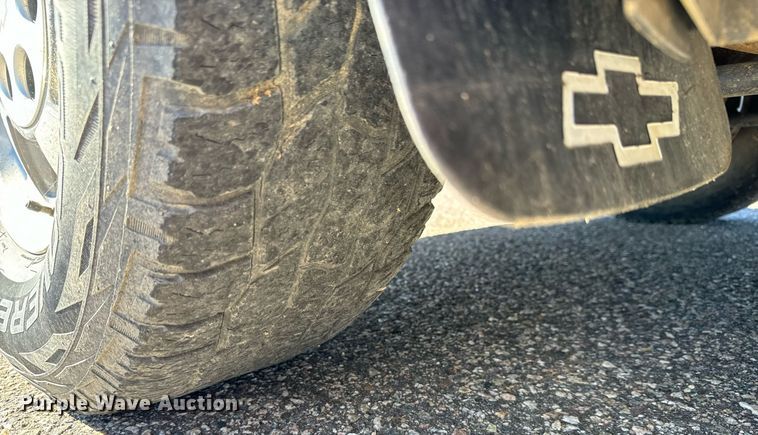 image for item EG9865 2003 Chevrolet Suburban  SUV