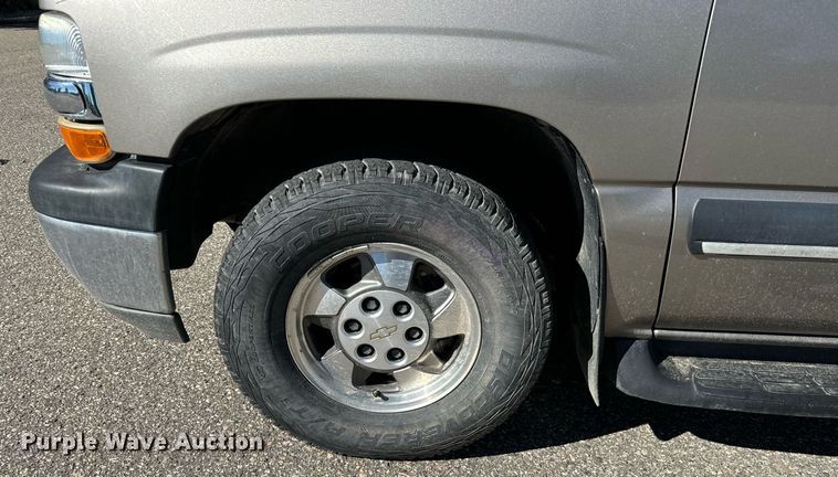 image for item EG9865 2003 Chevrolet Suburban  SUV