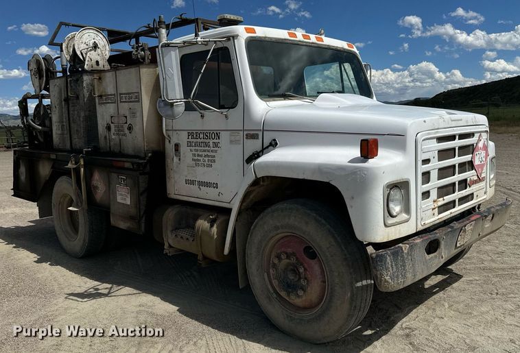 image for item EG9866 1988 International 1754 fuel / lube truck