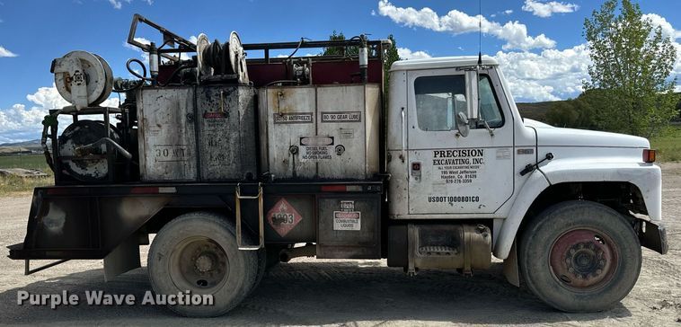image for item EG9866 1988 International 1754 fuel / lube truck