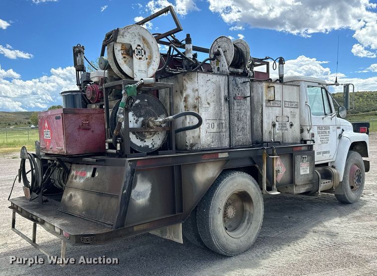 image for item EG9866 1988 International 1754 fuel / lube truck