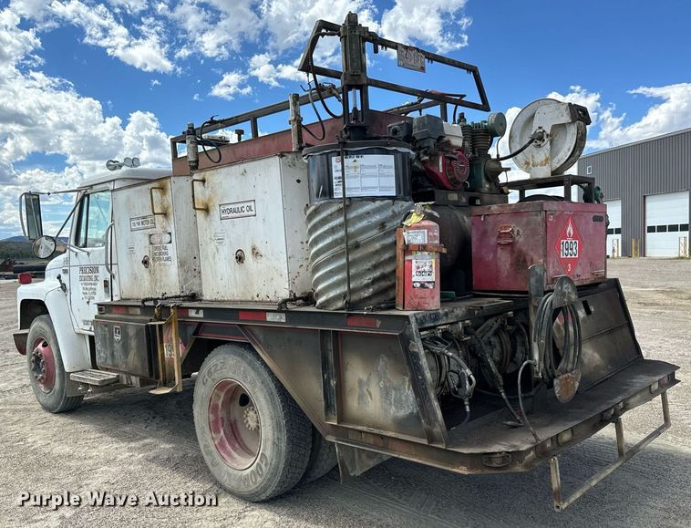 image for item EG9866 1988 International 1754 fuel / lube truck