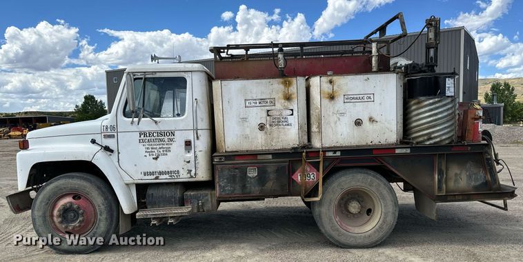 image for item EG9866 1988 International 1754 fuel / lube truck