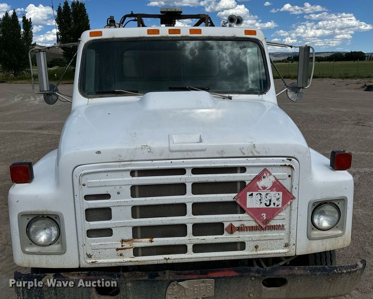 image for item EG9866 1988 International 1754 fuel / lube truck