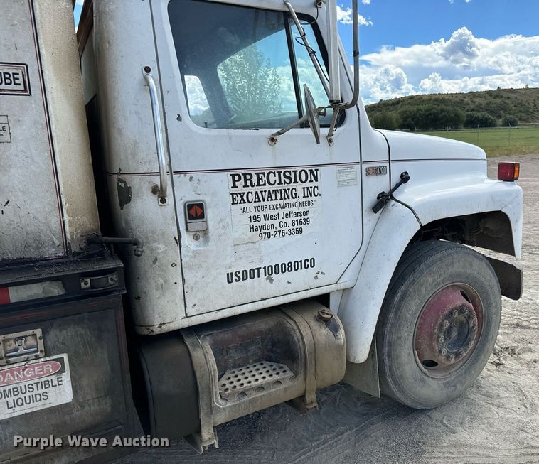 image for item EG9866 1988 International 1754 fuel / lube truck