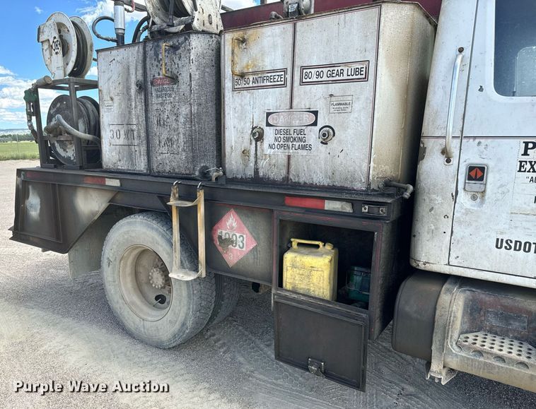 image for item EG9866 1988 International 1754 fuel / lube truck