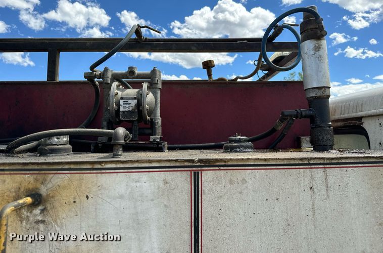 image for item EG9866 1988 International 1754 fuel / lube truck