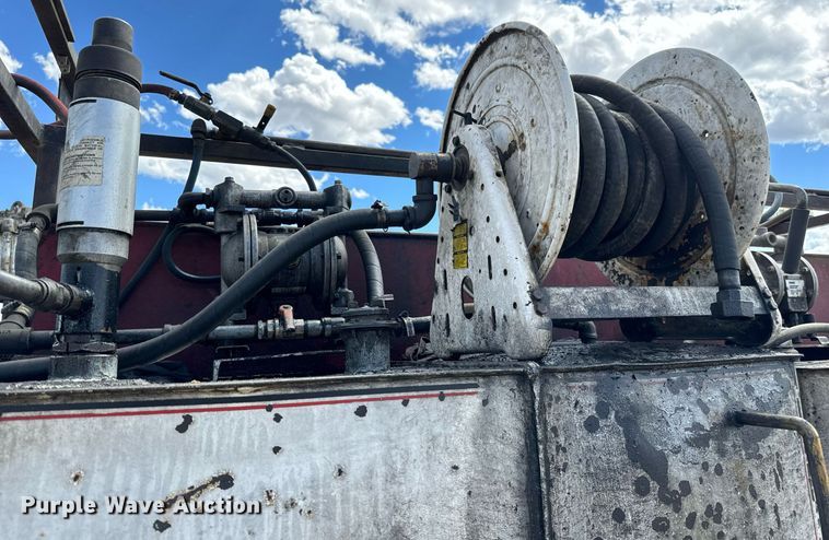 image for item EG9866 1988 International 1754 fuel / lube truck