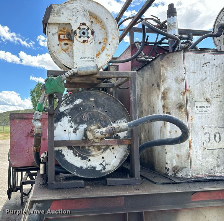 image for item EG9866 1988 International 1754 fuel / lube truck