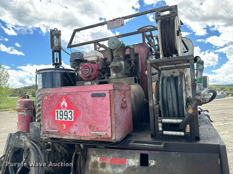 image for item EG9866 1988 International 1754 fuel / lube truck