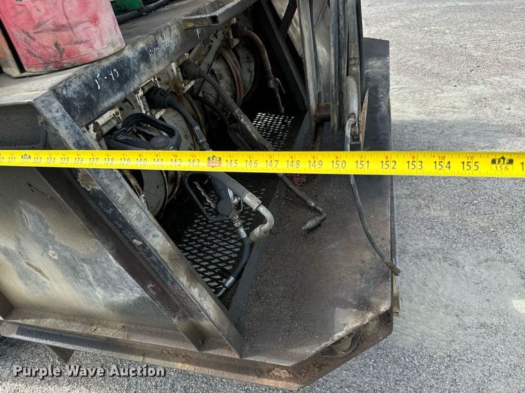 image for item EG9866 1988 International 1754 fuel / lube truck