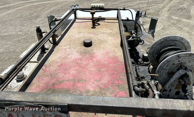 image for item EG9866 1988 International 1754 fuel / lube truck