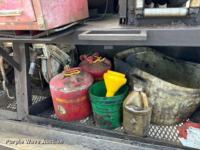 image for item EG9866 1988 International 1754 fuel / lube truck