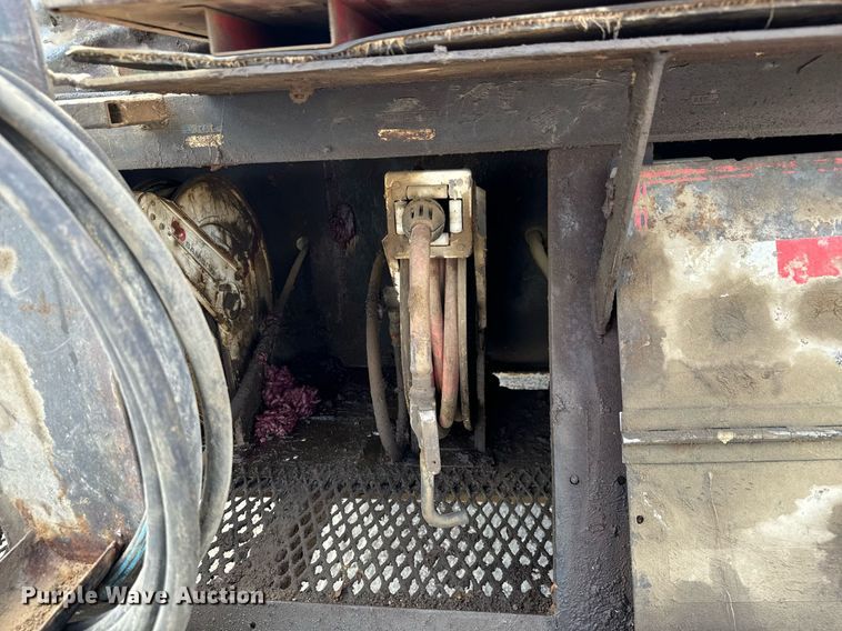 image for item EG9866 1988 International 1754 fuel / lube truck