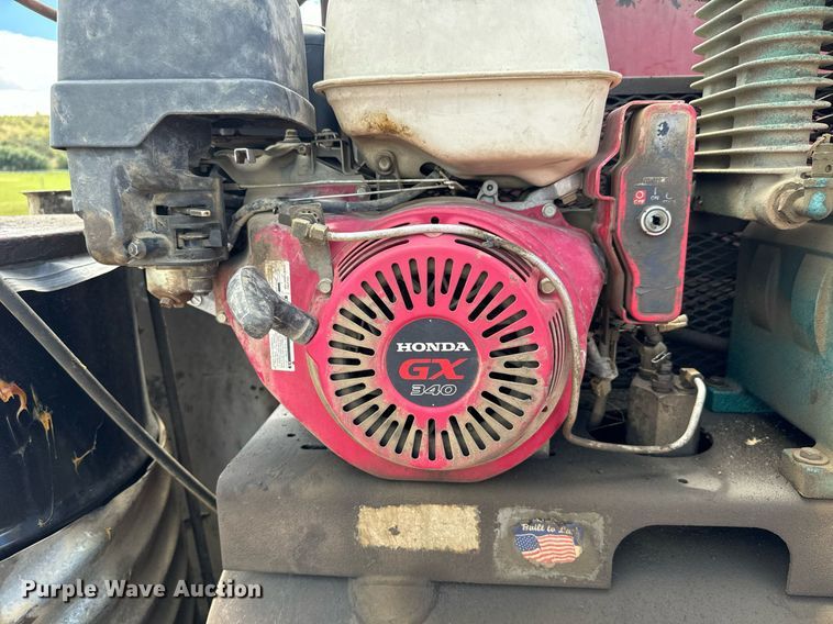 image for item EG9866 1988 International 1754 fuel / lube truck