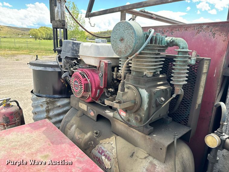 image for item EG9866 1988 International 1754 fuel / lube truck