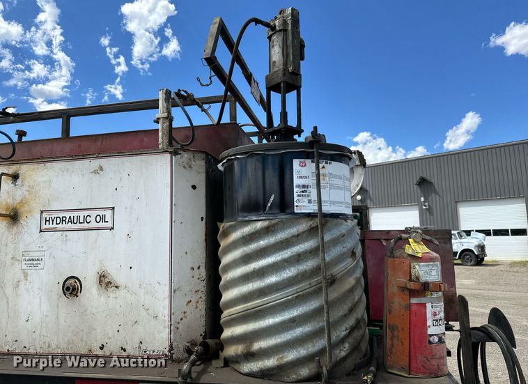 image for item EG9866 1988 International 1754 fuel / lube truck