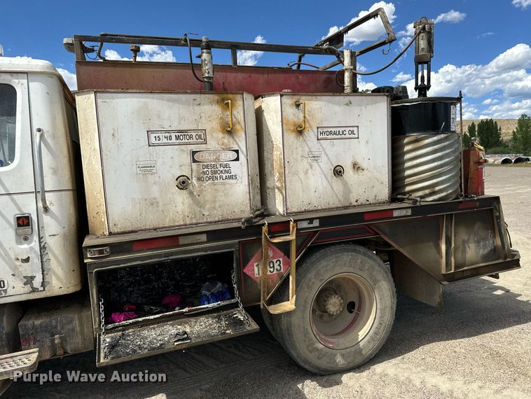 image for item EG9866 1988 International 1754 fuel / lube truck