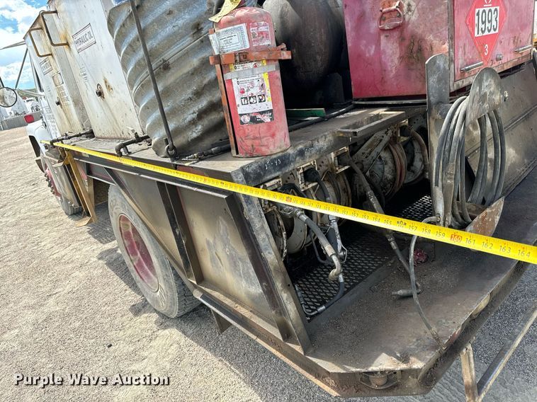 image for item EG9866 1988 International 1754 fuel / lube truck