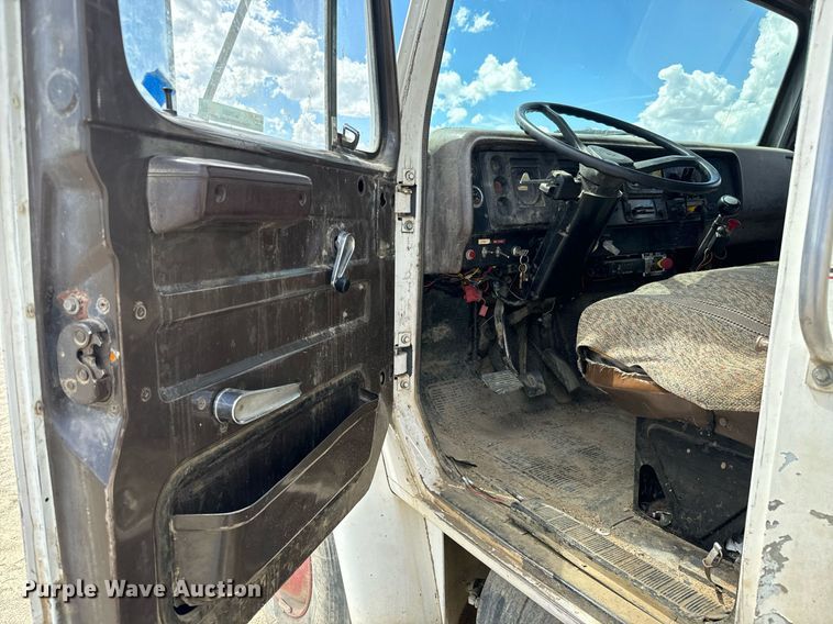 image for item EG9866 1988 International 1754 fuel / lube truck