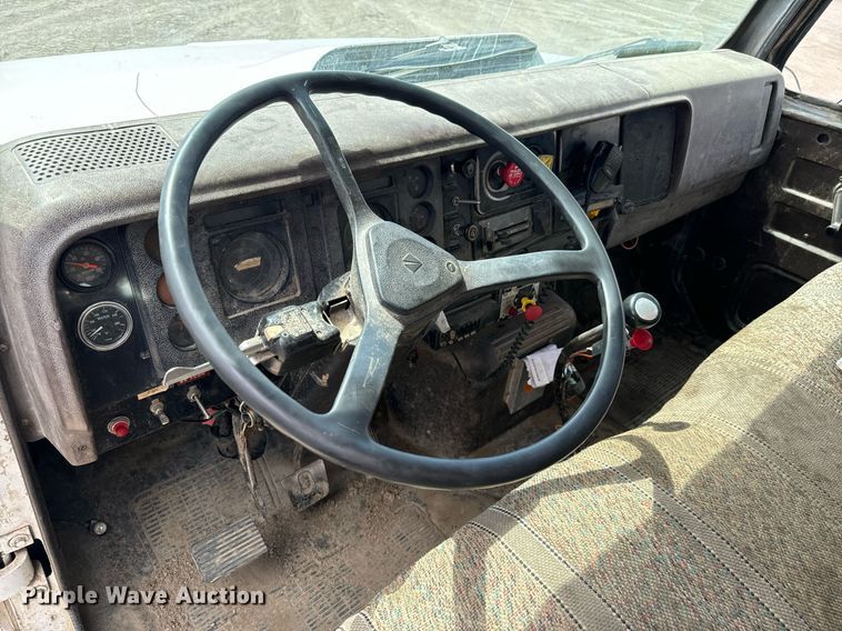 image for item EG9866 1988 International 1754 fuel / lube truck