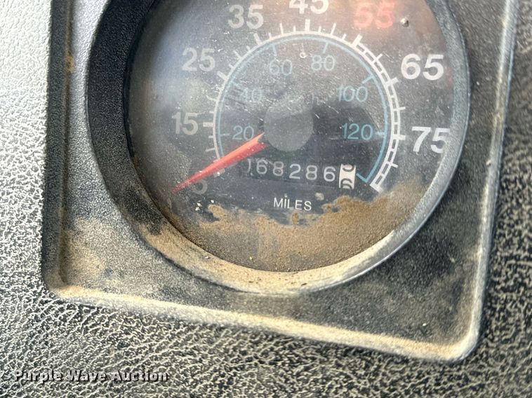 image for item EG9866 1988 International 1754 fuel / lube truck