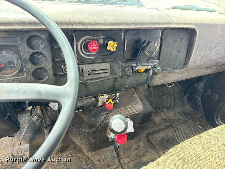 image for item EG9866 1988 International 1754 fuel / lube truck