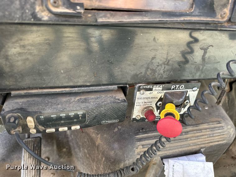 image for item EG9866 1988 International 1754 fuel / lube truck