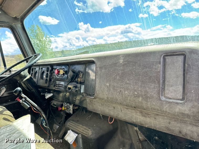 image for item EG9866 1988 International 1754 fuel / lube truck