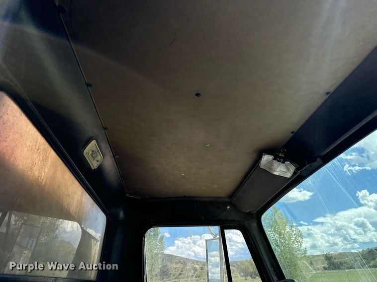 image for item EG9866 1988 International 1754 fuel / lube truck