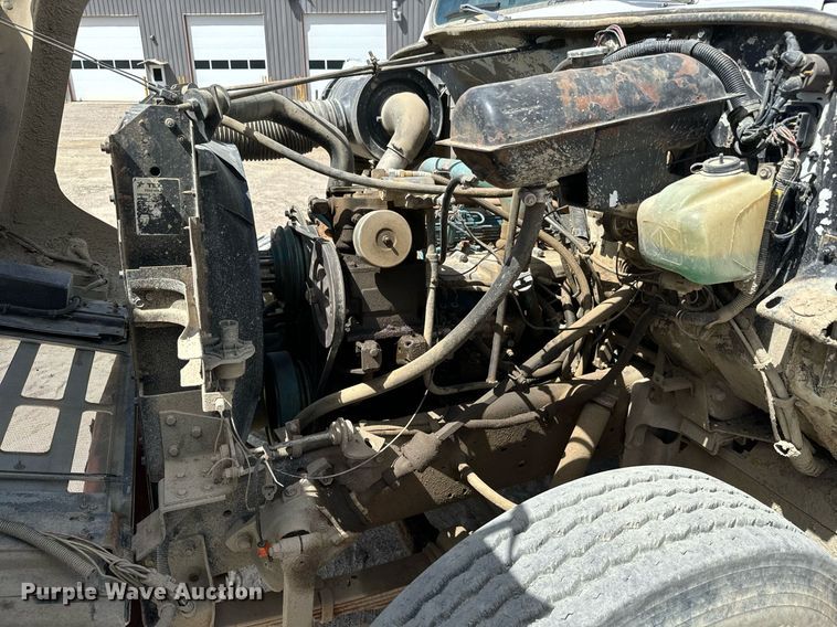 image for item EG9866 1988 International 1754 fuel / lube truck