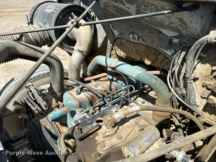 image for item EG9866 1988 International 1754 fuel / lube truck