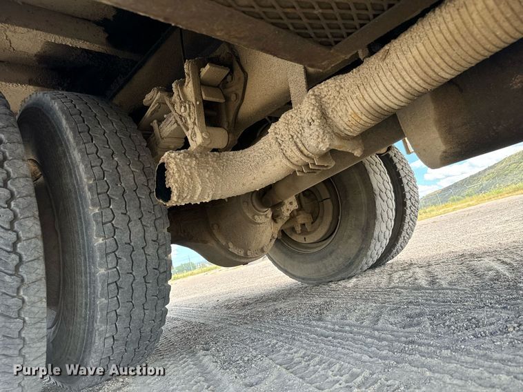 image for item EG9866 1988 International 1754 fuel / lube truck