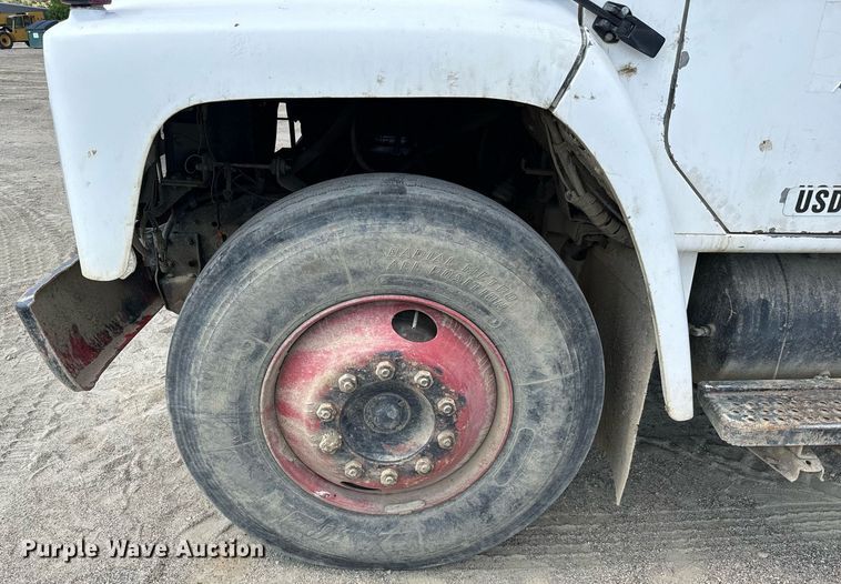 image for item EG9866 1988 International 1754 fuel / lube truck