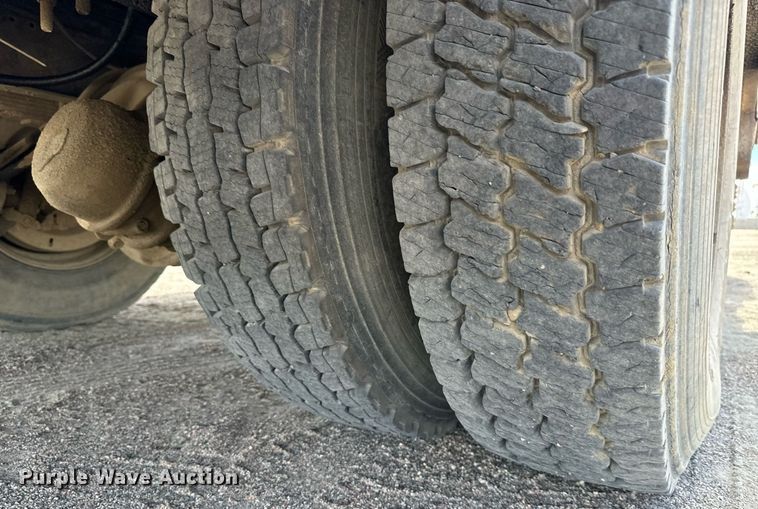 image for item EG9866 1988 International 1754 fuel / lube truck