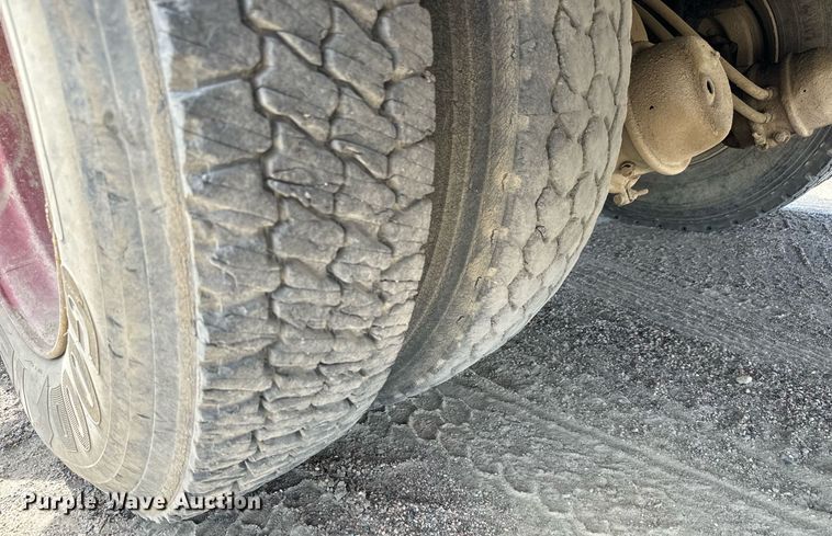 image for item EG9866 1988 International 1754 fuel / lube truck